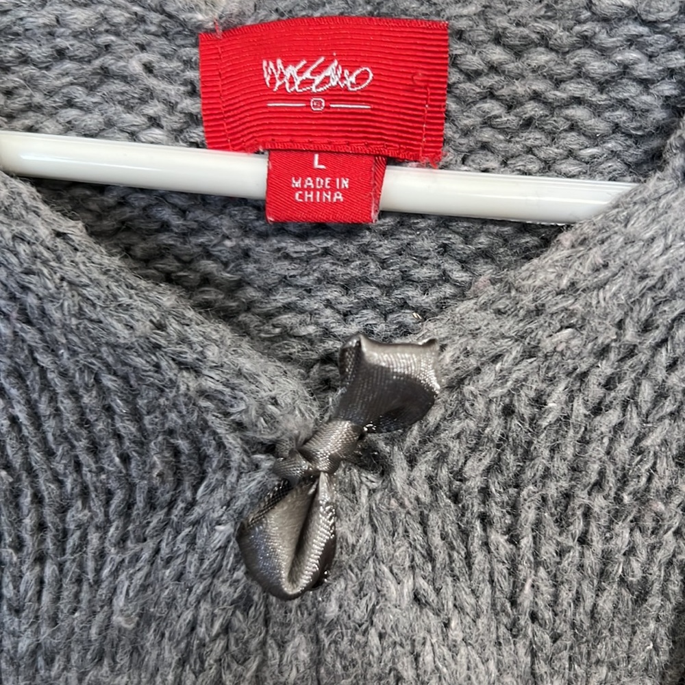 Sweater - Picture 4 of 5